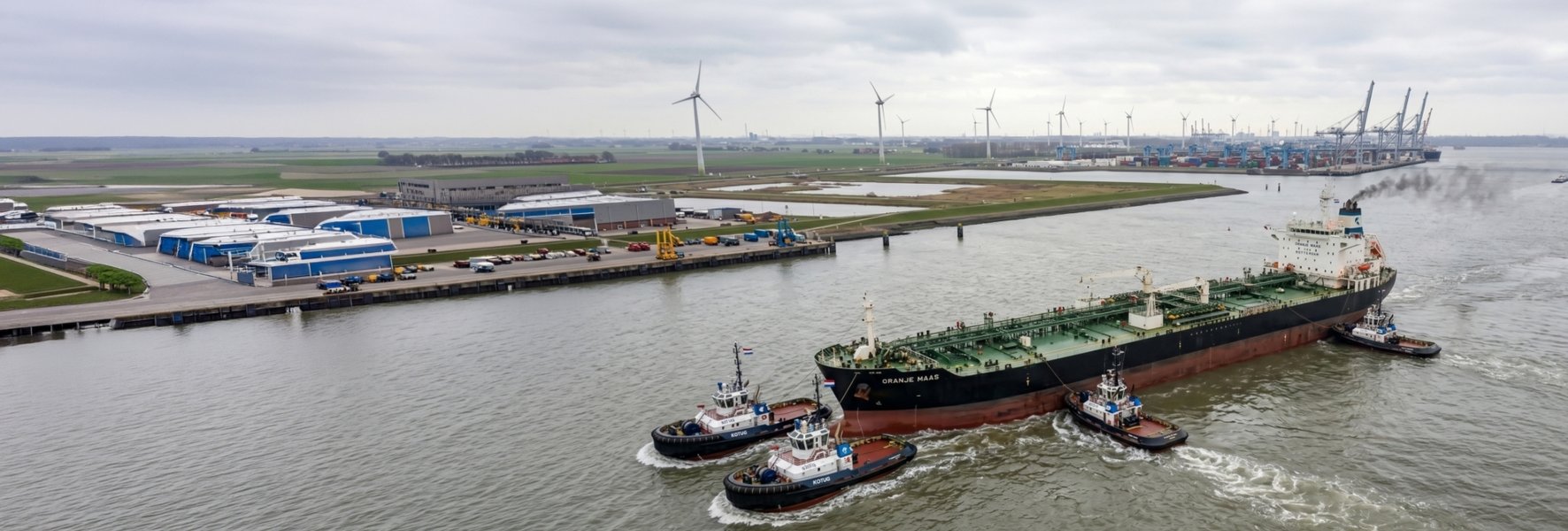 Hoe stuur je een olietanker bij?