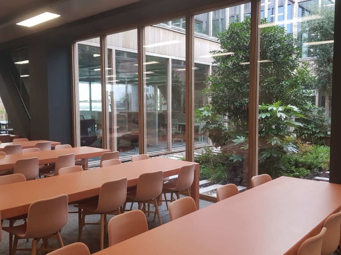 Binnentuin en lunchruimte3