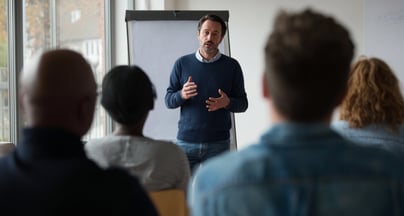 Afbeelding Organisatiekunde in beweging: terugkijken, doorontwikkelen, vooruitzien
